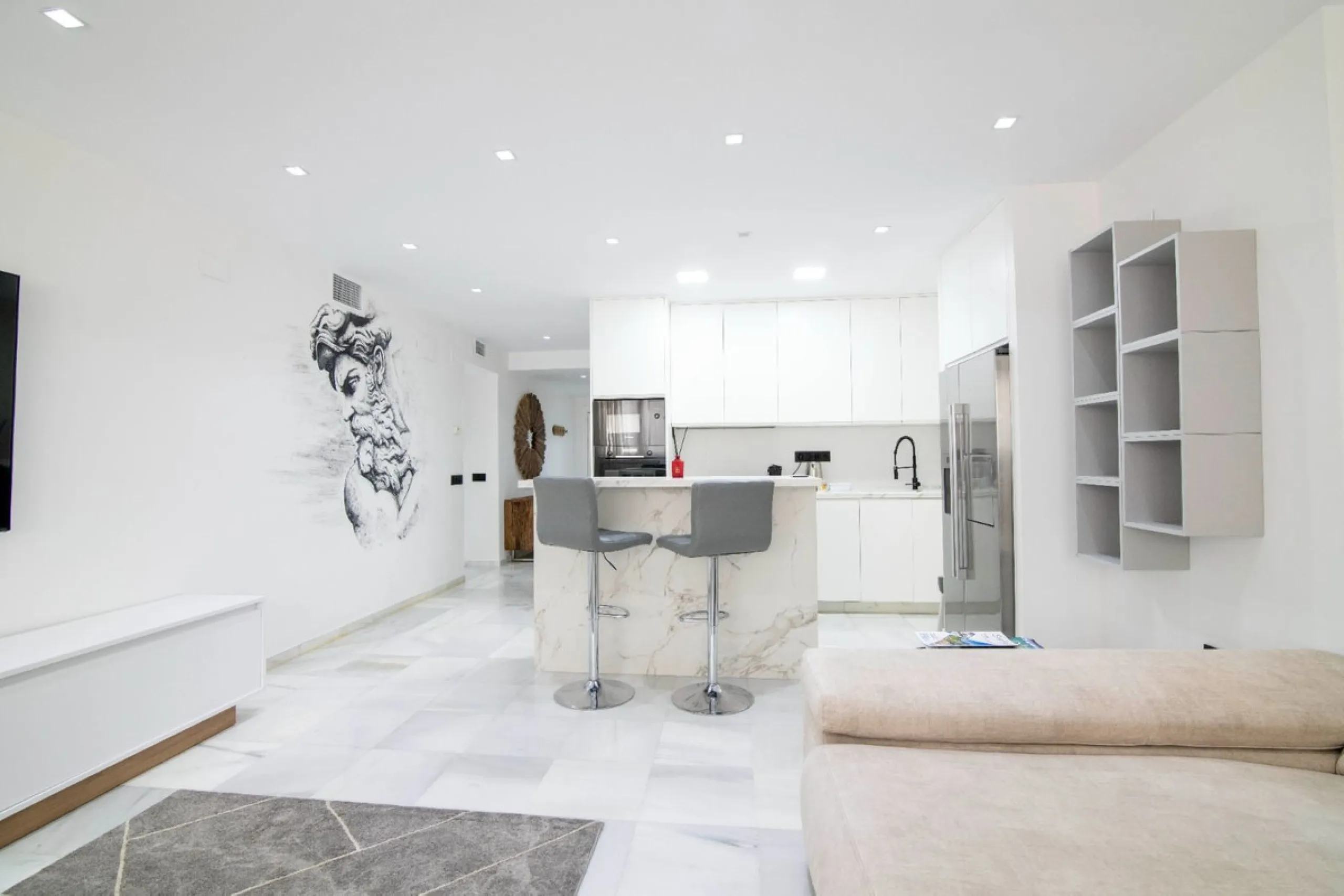 Apartment - Middle Floor Apartment в продаже в Marbella, Málaga. В доме 3 спален и 3 ванных комнат. Площадь дома 173 м²