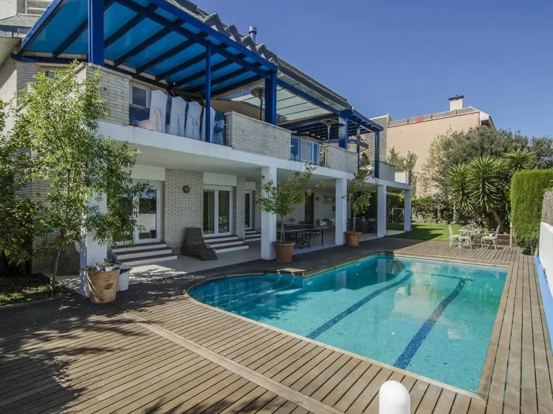 Villa moderna de lujo con vistas impresionantes en Sarria, Barcelona