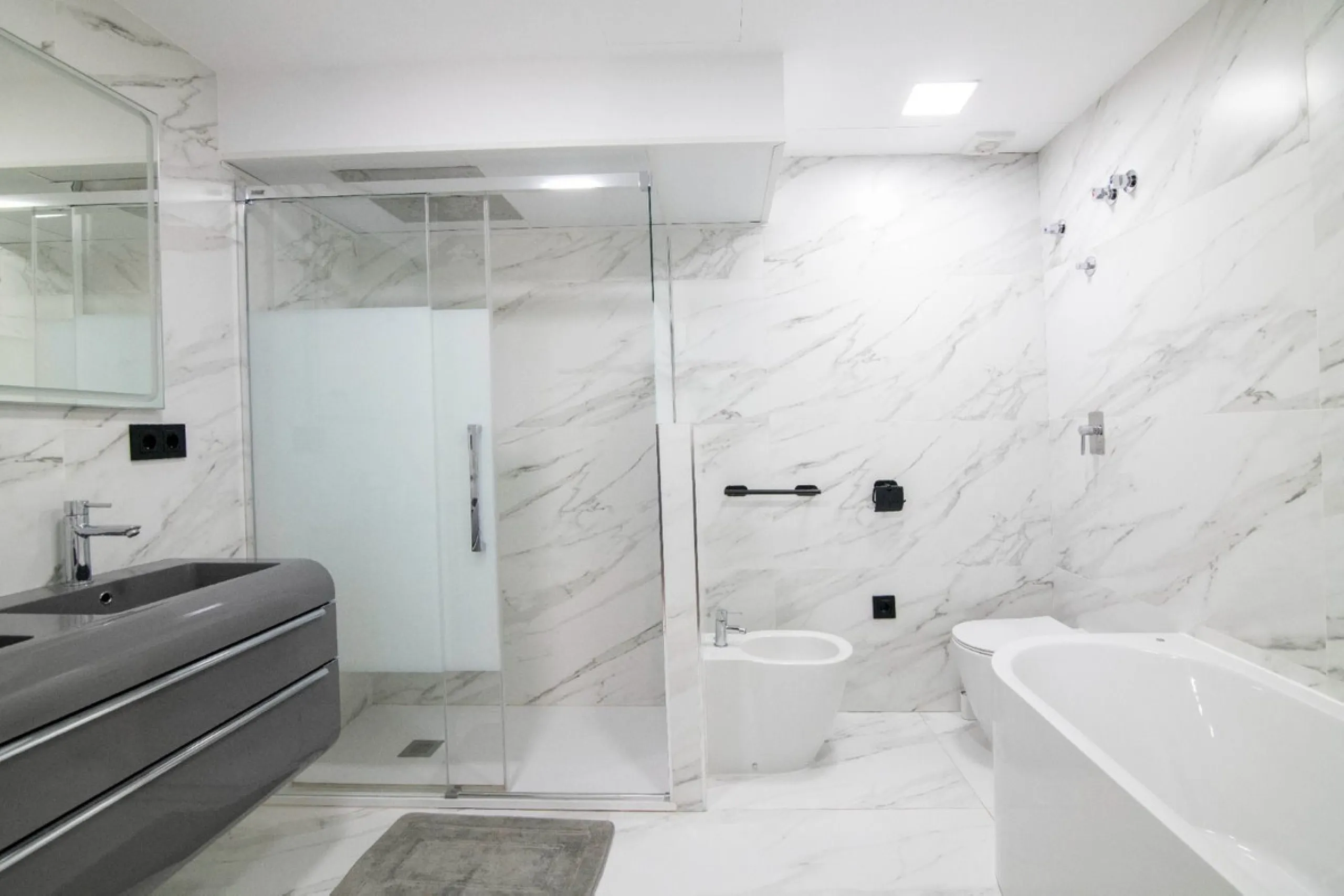 Apartment - Middle Floor Apartment в продаже в Marbella, Málaga. В доме 3 спален и 3 ванных комнат. Площадь дома 173 м²