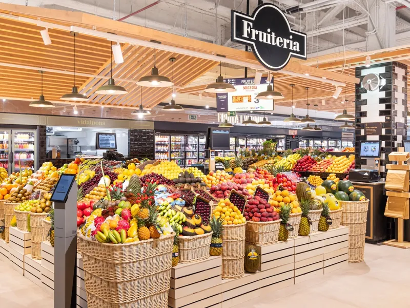 Investment Commercial Property Leased to Gourmet Market – For Sale in a Prime Barcelona Location
