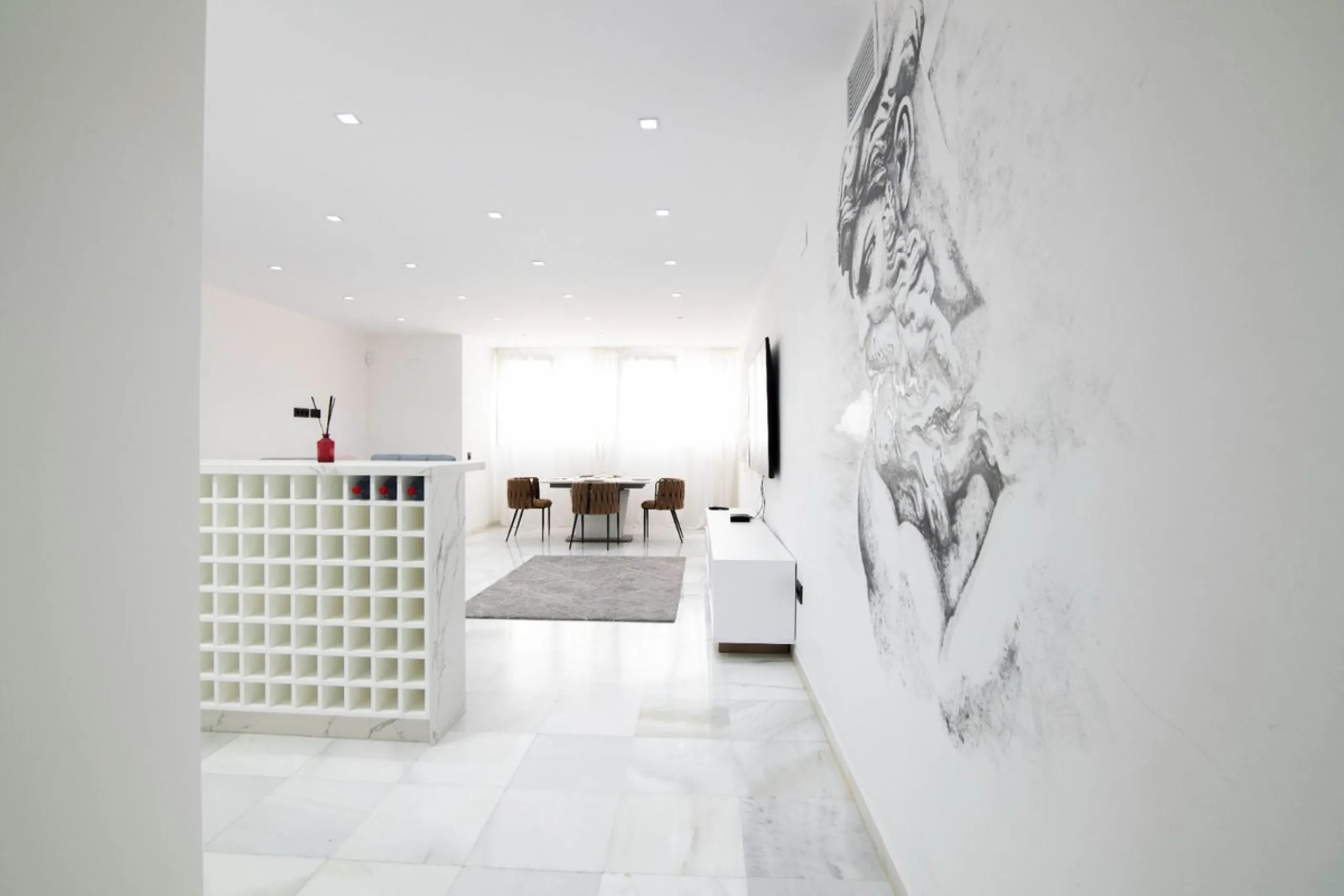 Apartment - Middle Floor Apartment в продаже в Marbella, Málaga. В доме 3 спален и 3 ванных комнат. Площадь дома 173 м²