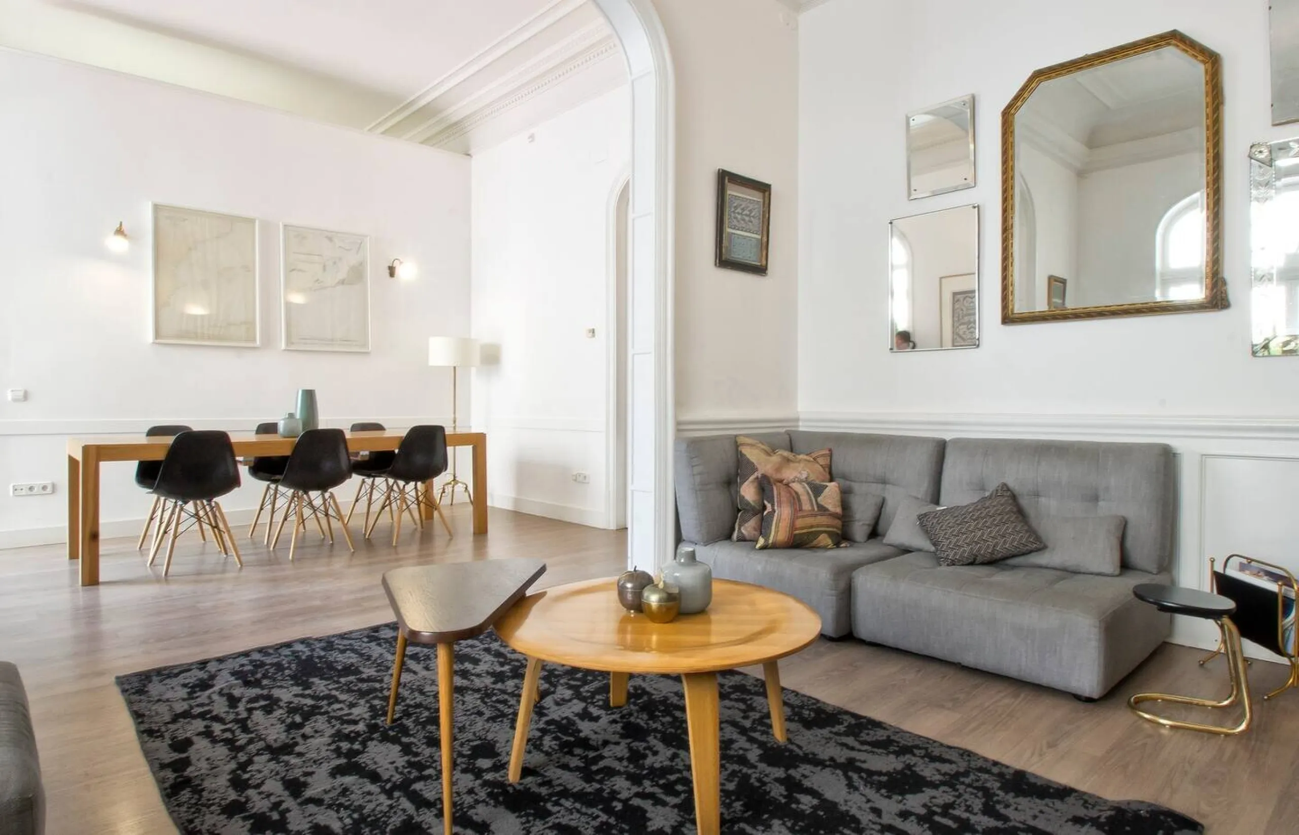Elegant Modernist Apartment with Terrace in Central Barcelona