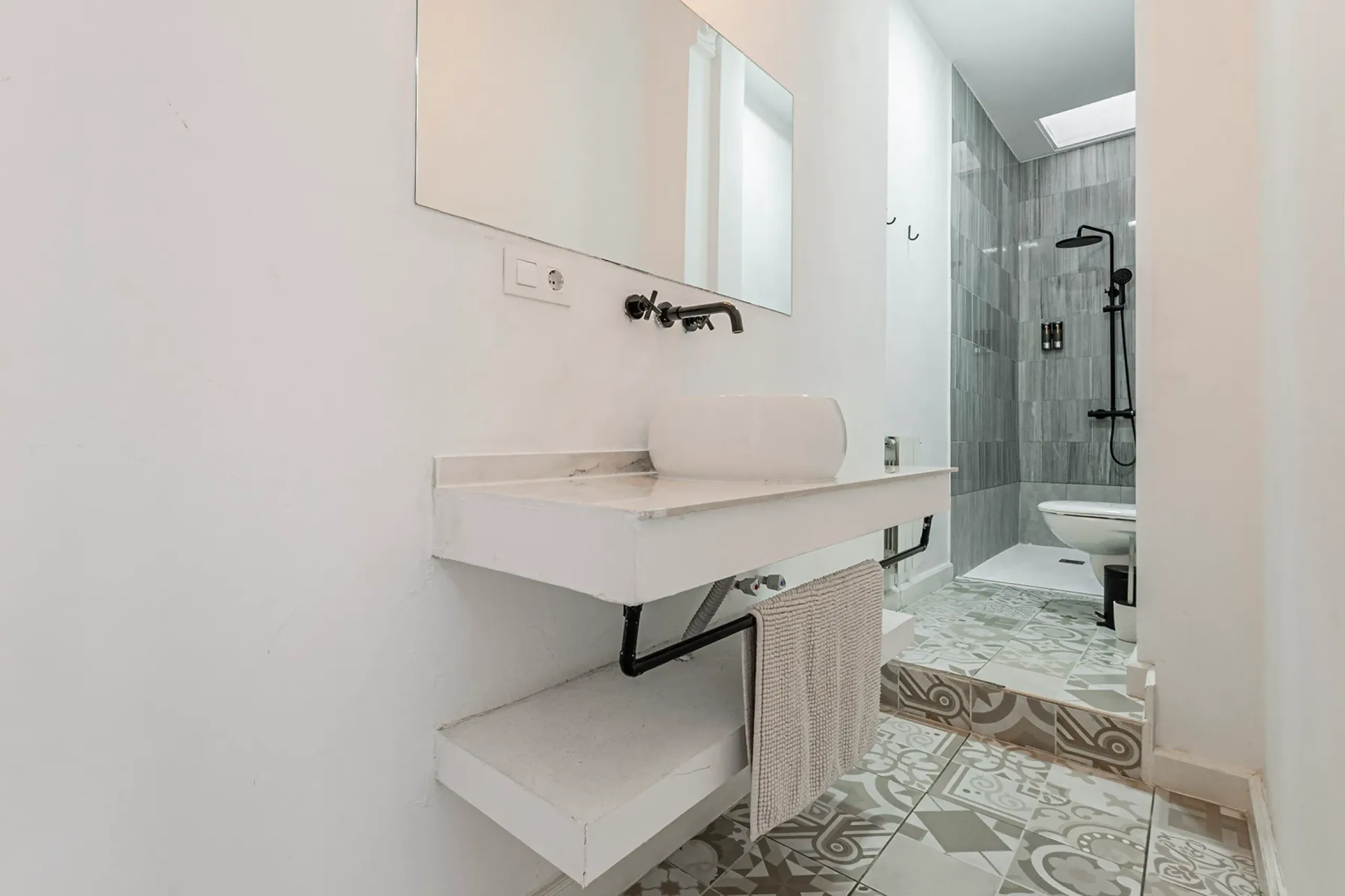 Elegante piso con licencia turística y terraza en Barcelona