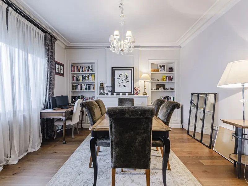 Spacious and Elegant Apartment in a Prestigious Barcelona Neighborhood