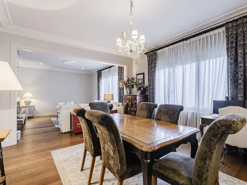 Spacious and Elegant Apartment in a Prestigious Barcelona Neighborhood