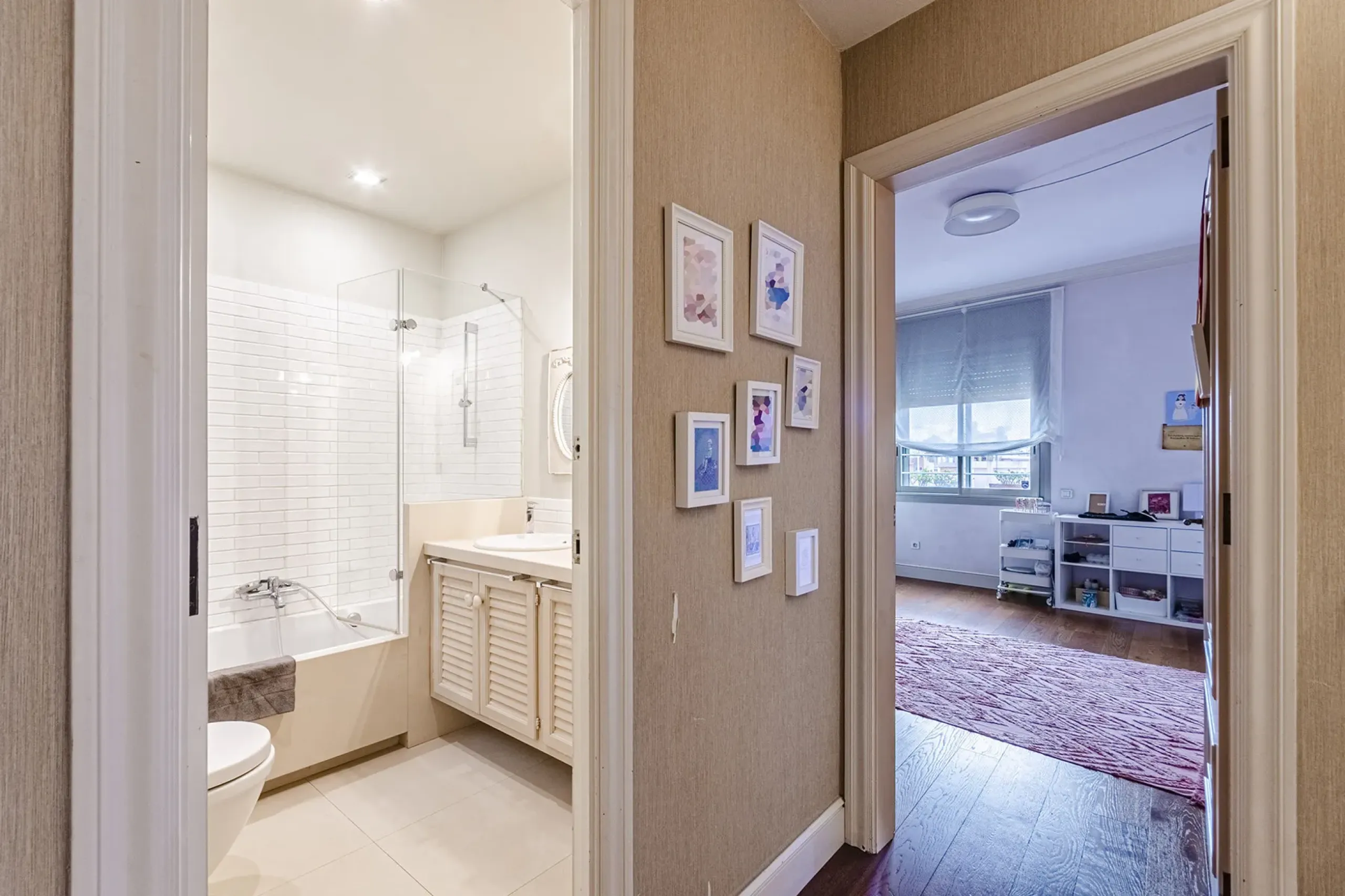 Spacious and Elegant Apartment in a Prestigious Barcelona Neighborhood