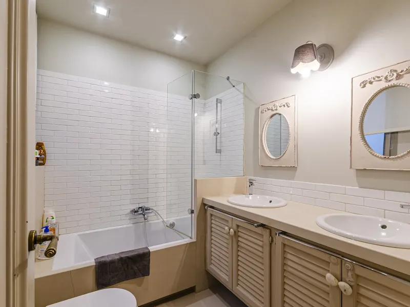Spacious and Elegant Apartment in a Prestigious Barcelona Neighborhood