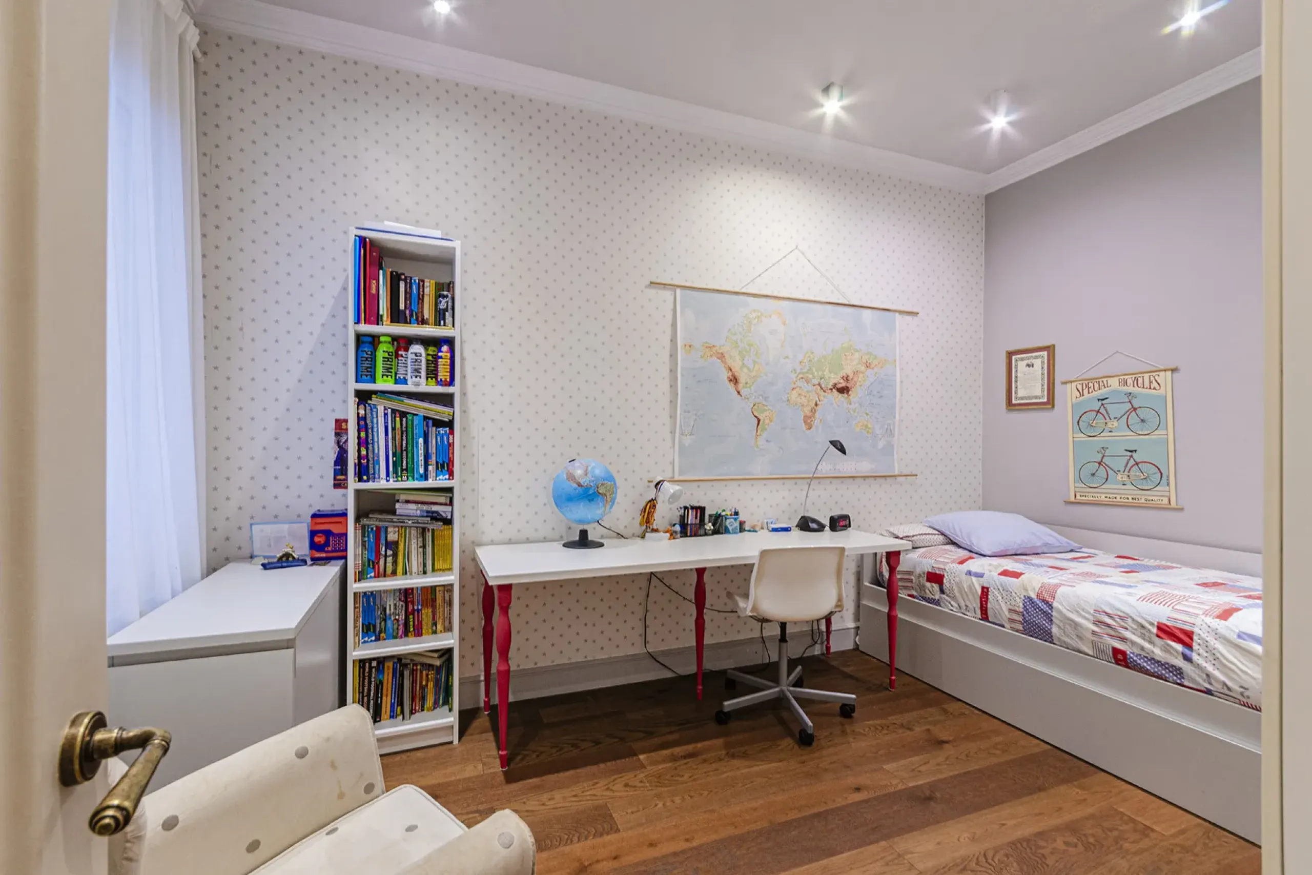 Spacious and Elegant Apartment in a Prestigious Barcelona Neighborhood