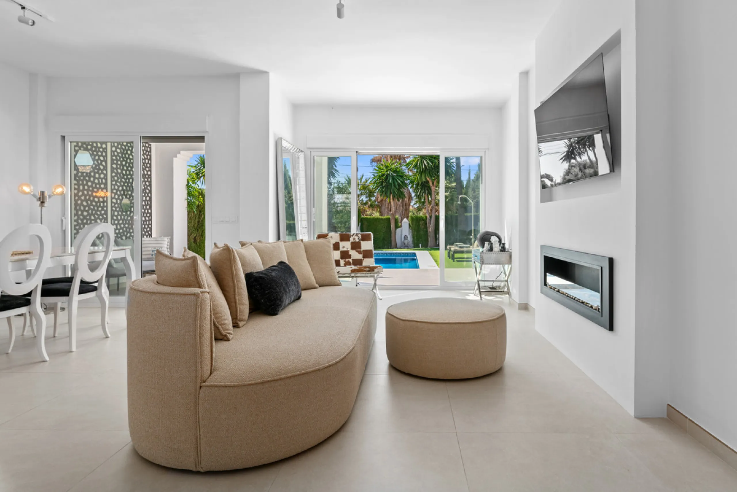 Stunning Fully Refurbished 4-Bedroom, 3-Bathroom Villa in Bel Air Cancelada