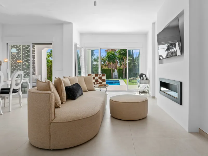 Stunning Fully Refurbished 4-Bedroom, 3-Bathroom Villa in Bel Air Cancelada