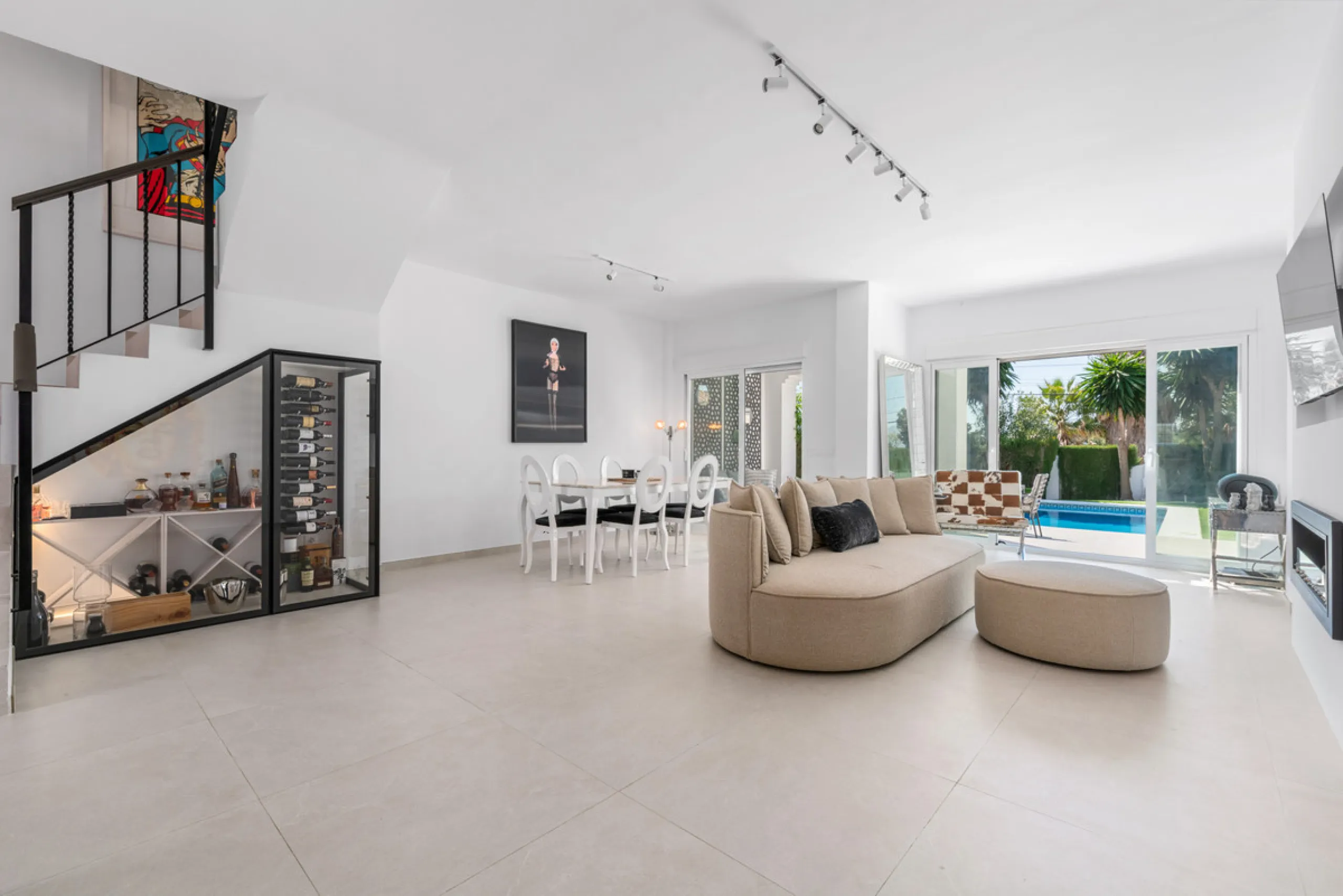 Stunning Fully Refurbished 4-Bedroom, 3-Bathroom Villa in Bel Air Cancelada