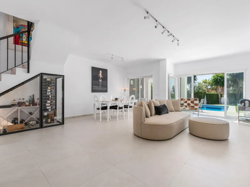 Stunning Fully Refurbished 4-Bedroom, 3-Bathroom Villa in Bel Air Cancelada