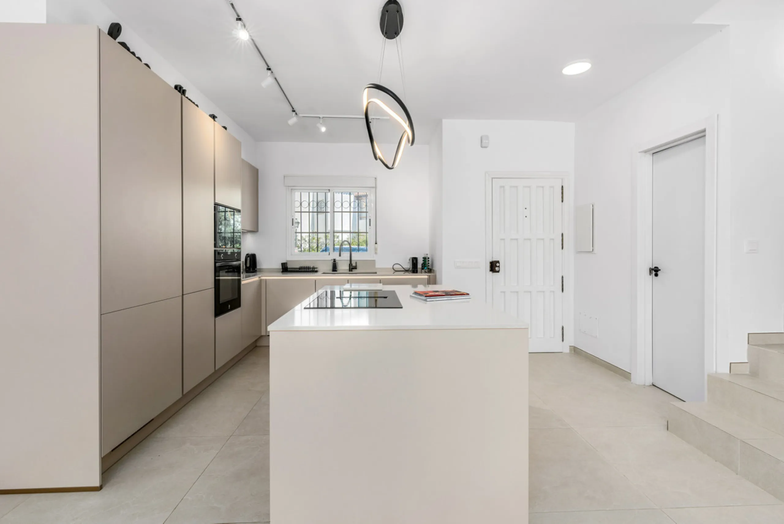 Stunning Fully Refurbished 4-Bedroom, 3-Bathroom Villa in Bel Air Cancelada