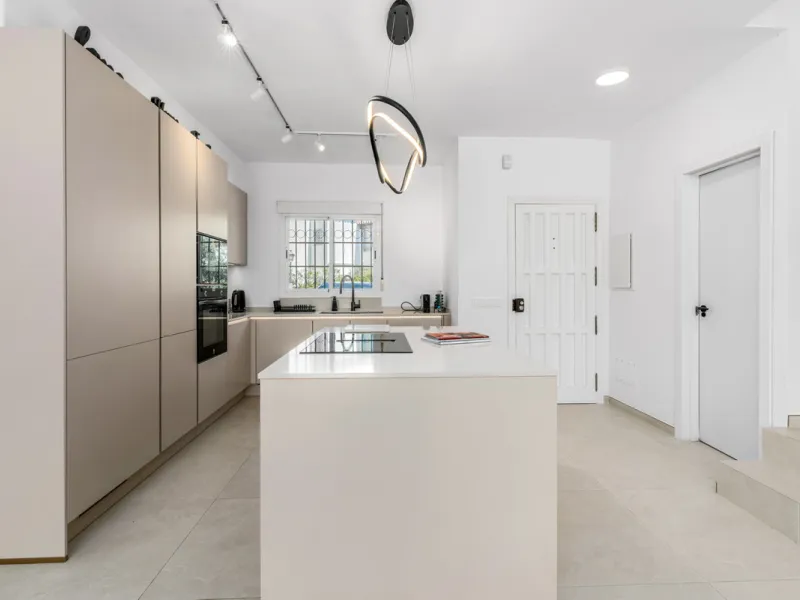 Stunning Fully Refurbished 4-Bedroom, 3-Bathroom Villa in Bel Air Cancelada