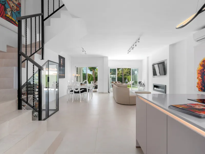 Stunning Fully Refurbished 4-Bedroom, 3-Bathroom Villa in Bel Air Cancelada