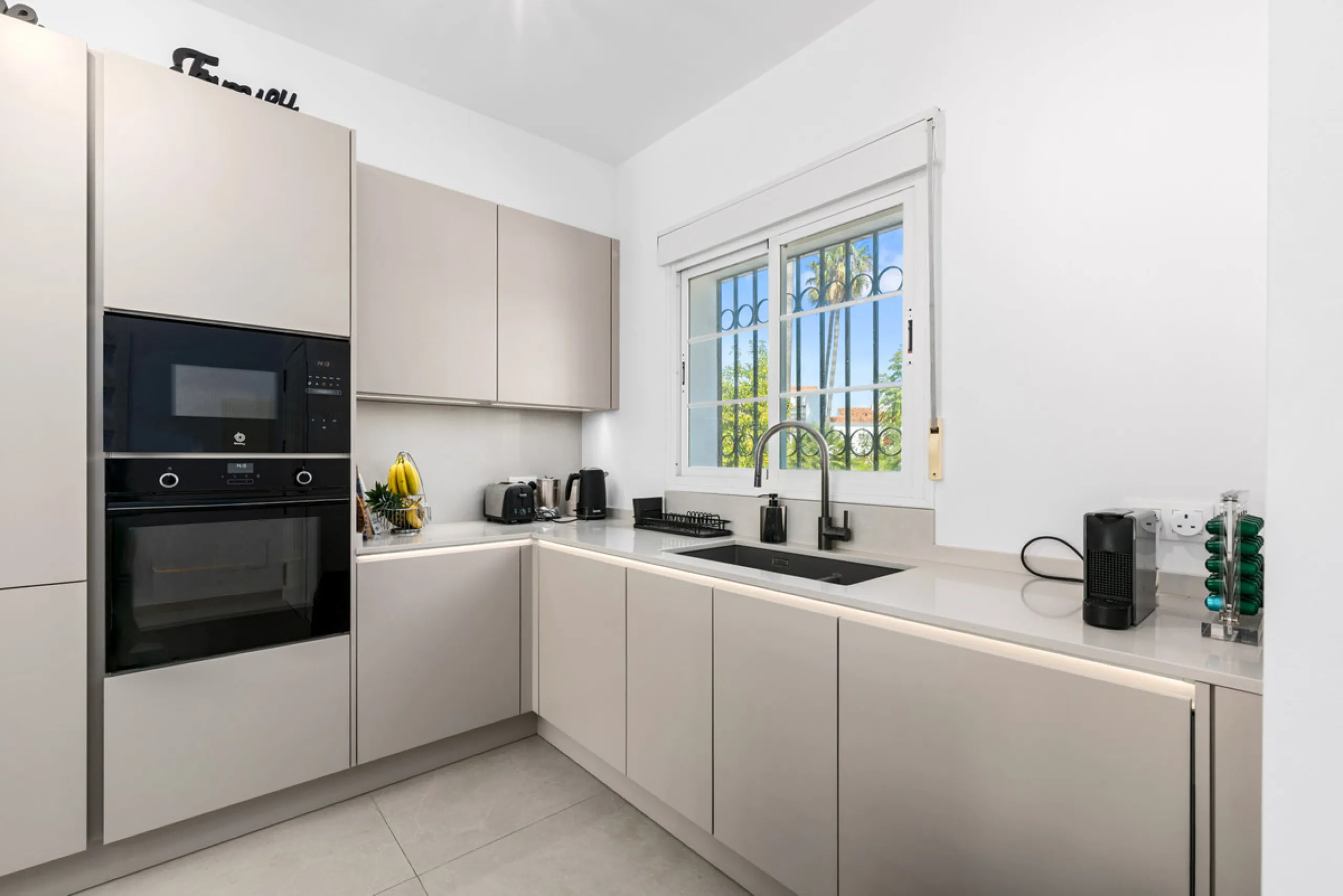 Stunning Fully Refurbished 4-Bedroom, 3-Bathroom Villa in Bel Air Cancelada
