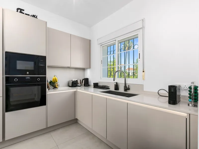 Stunning Fully Refurbished 4-Bedroom, 3-Bathroom Villa in Bel Air Cancelada