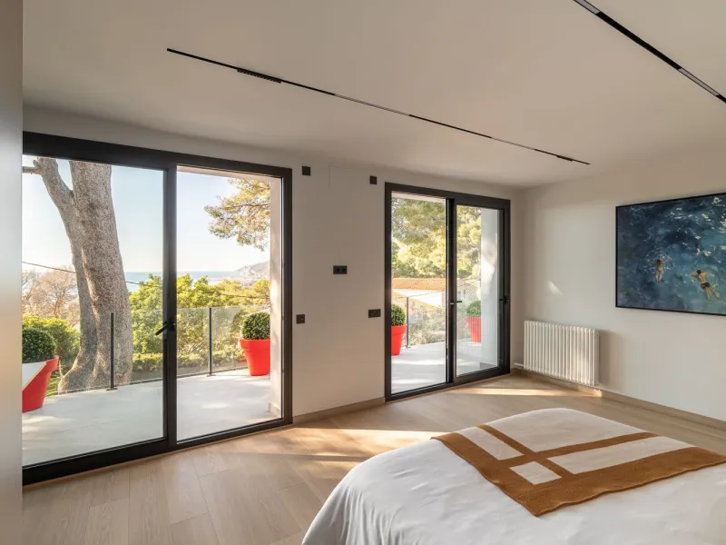 Moderne Villa im Neubau mit Meerblick in Bellamar, Castelldefels