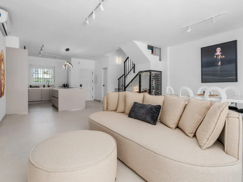 Stunning Fully Refurbished 4-Bedroom, 3-Bathroom Villa in Bel Air Cancelada