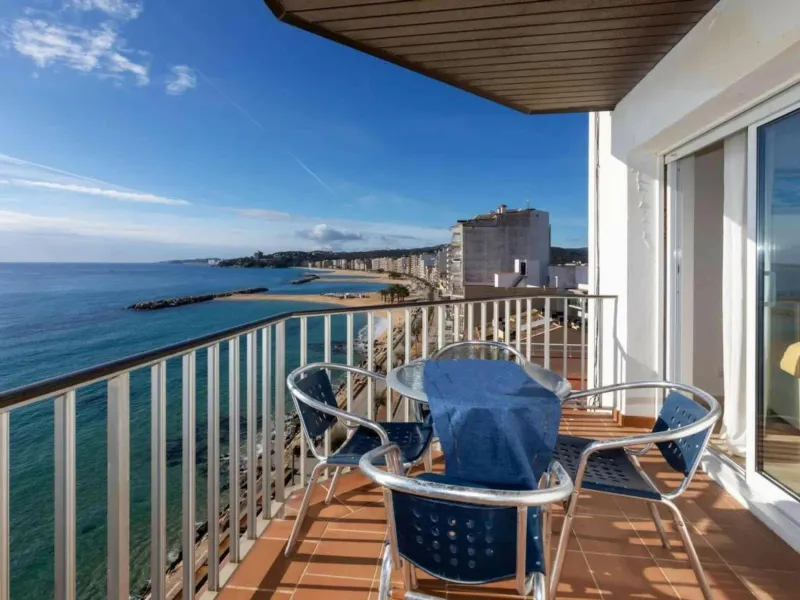 Charming Beachfront Apartment in Sant Antoni de Calonge, Costa Brava