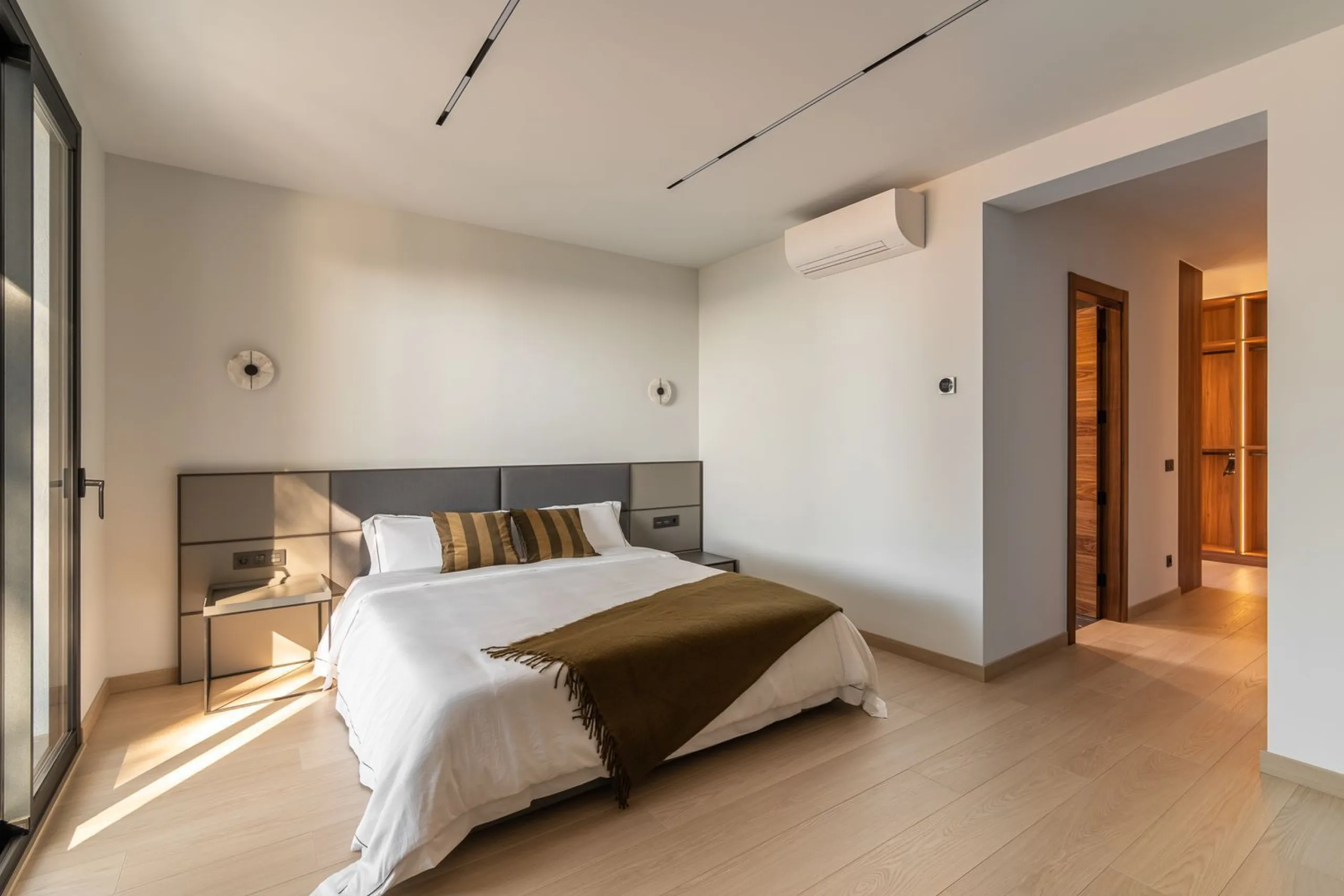 Moderne Villa im Neubau mit Meerblick in Bellamar, Castelldefels