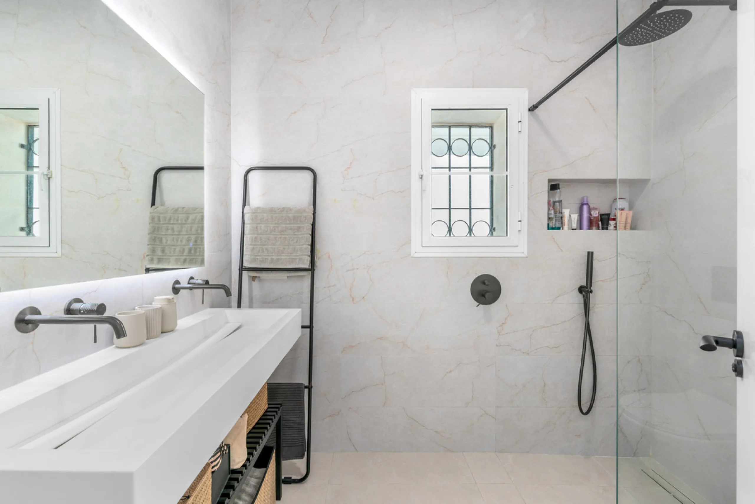 Stunning Fully Refurbished 4-Bedroom, 3-Bathroom Villa in Bel Air Cancelada