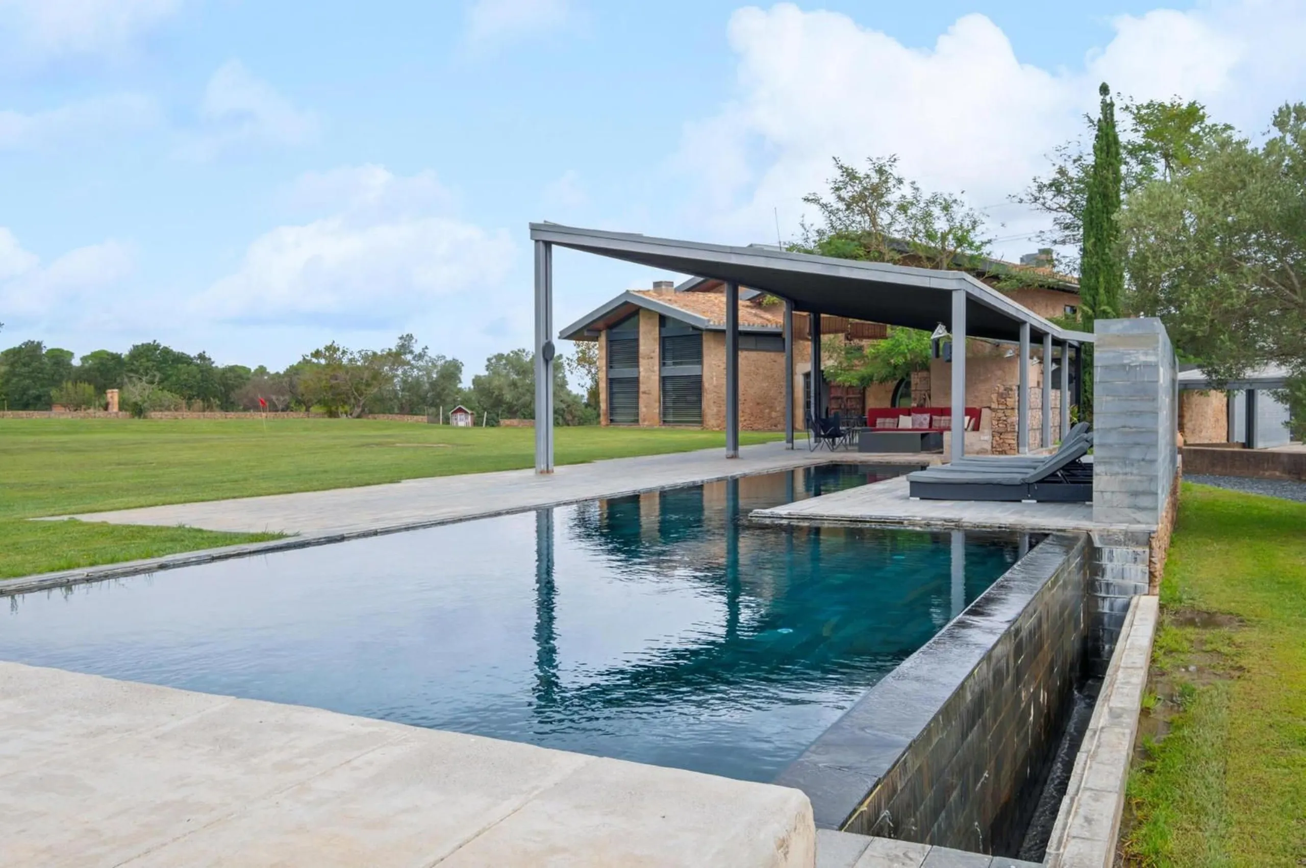 Cozy rustic-modern masia in the heart of Les Gavarres, Forallac