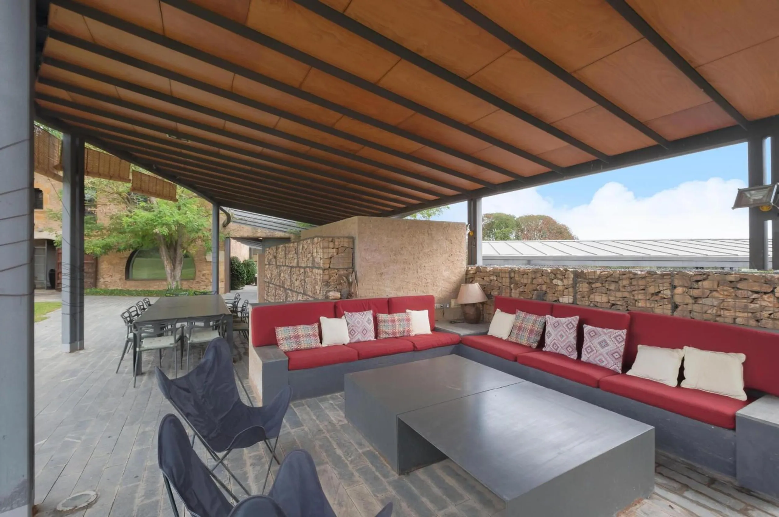 Cozy rustic-modern masia in the heart of Les Gavarres, Forallac