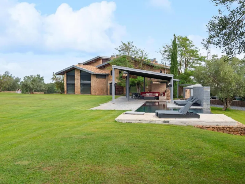 Cozy rustic-modern masia in the heart of Les Gavarres, Forallac