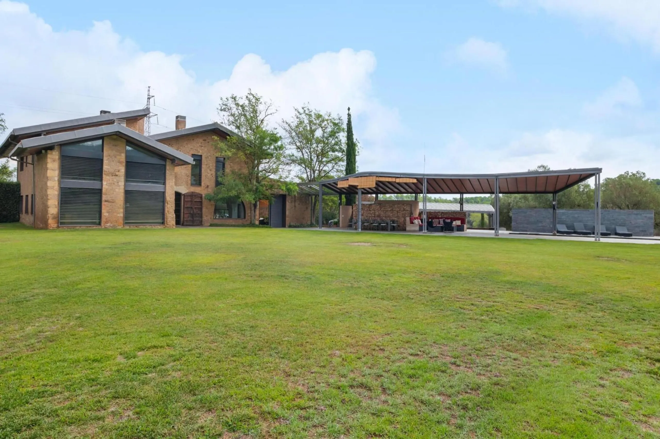 Cozy rustic-modern masia in the heart of Les Gavarres, Forallac