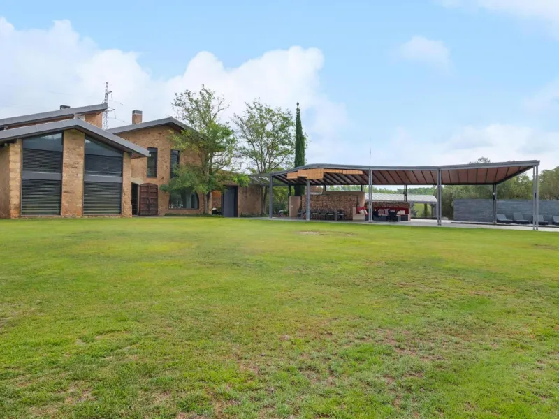 Cozy rustic-modern masia in the heart of Les Gavarres, Forallac