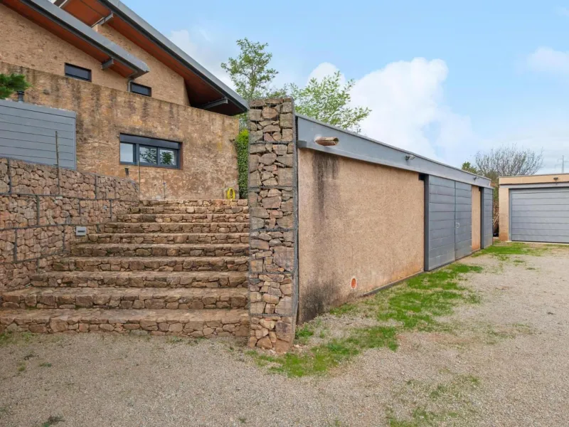 Cozy rustic-modern masia in the heart of Les Gavarres, Forallac