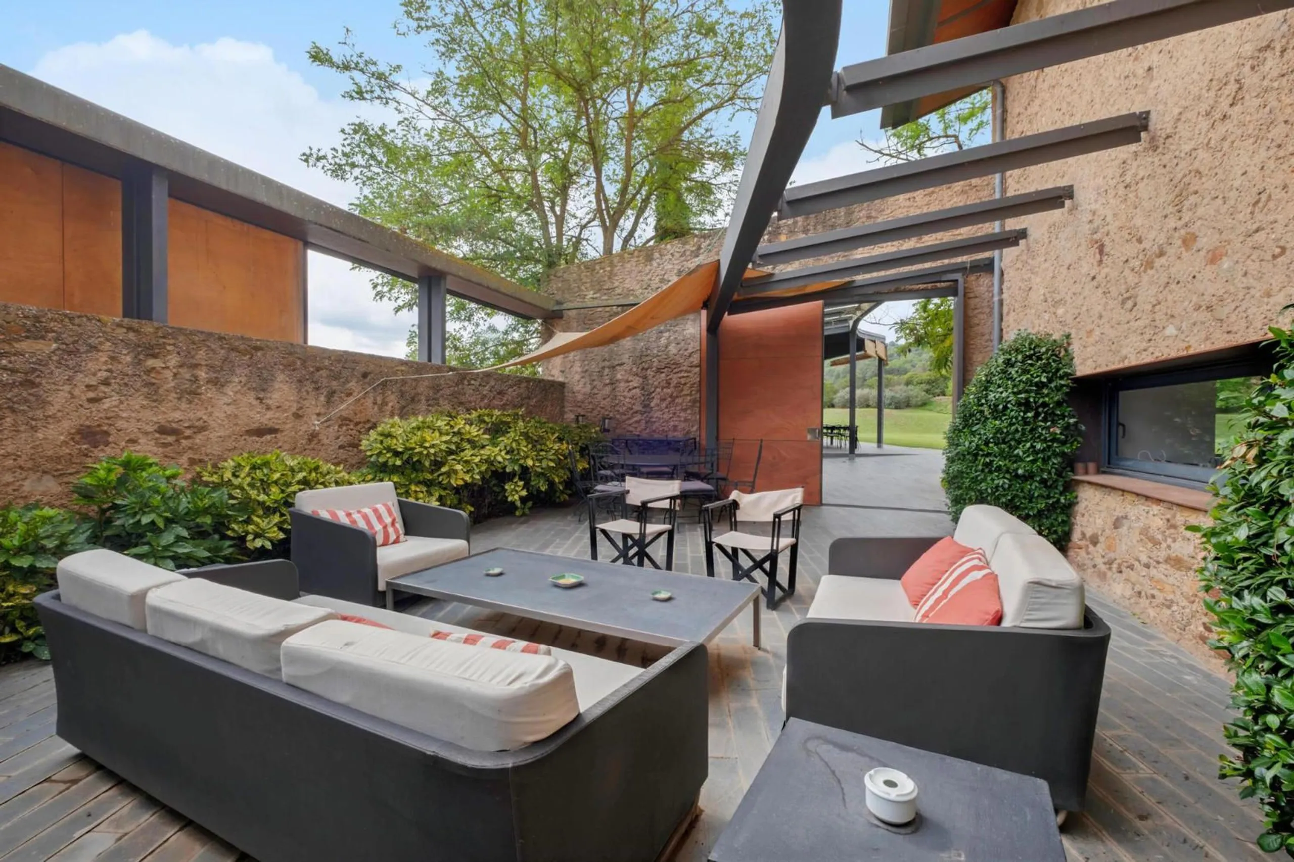 Cozy rustic-modern masia in the heart of Les Gavarres, Forallac