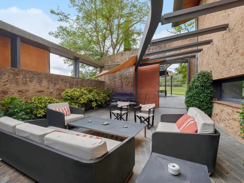Cozy rustic-modern masia in the heart of Les Gavarres, Forallac