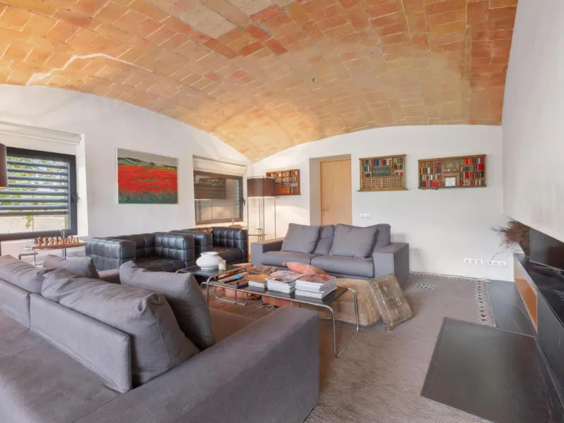 Cozy rustic-modern masia in the heart of Les Gavarres, Forallac