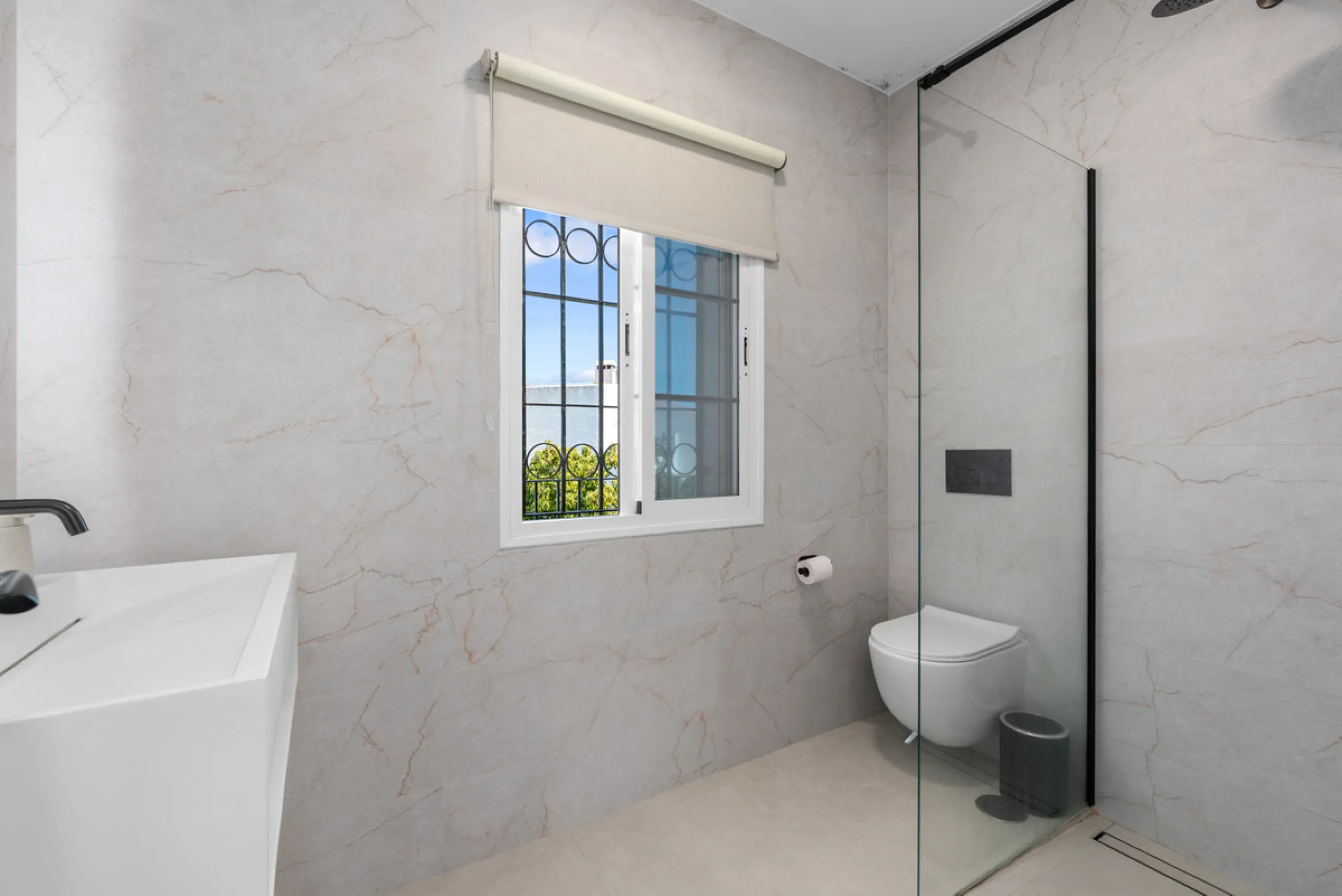 Stunning Fully Refurbished 4-Bedroom, 3-Bathroom Villa in Bel Air Cancelada