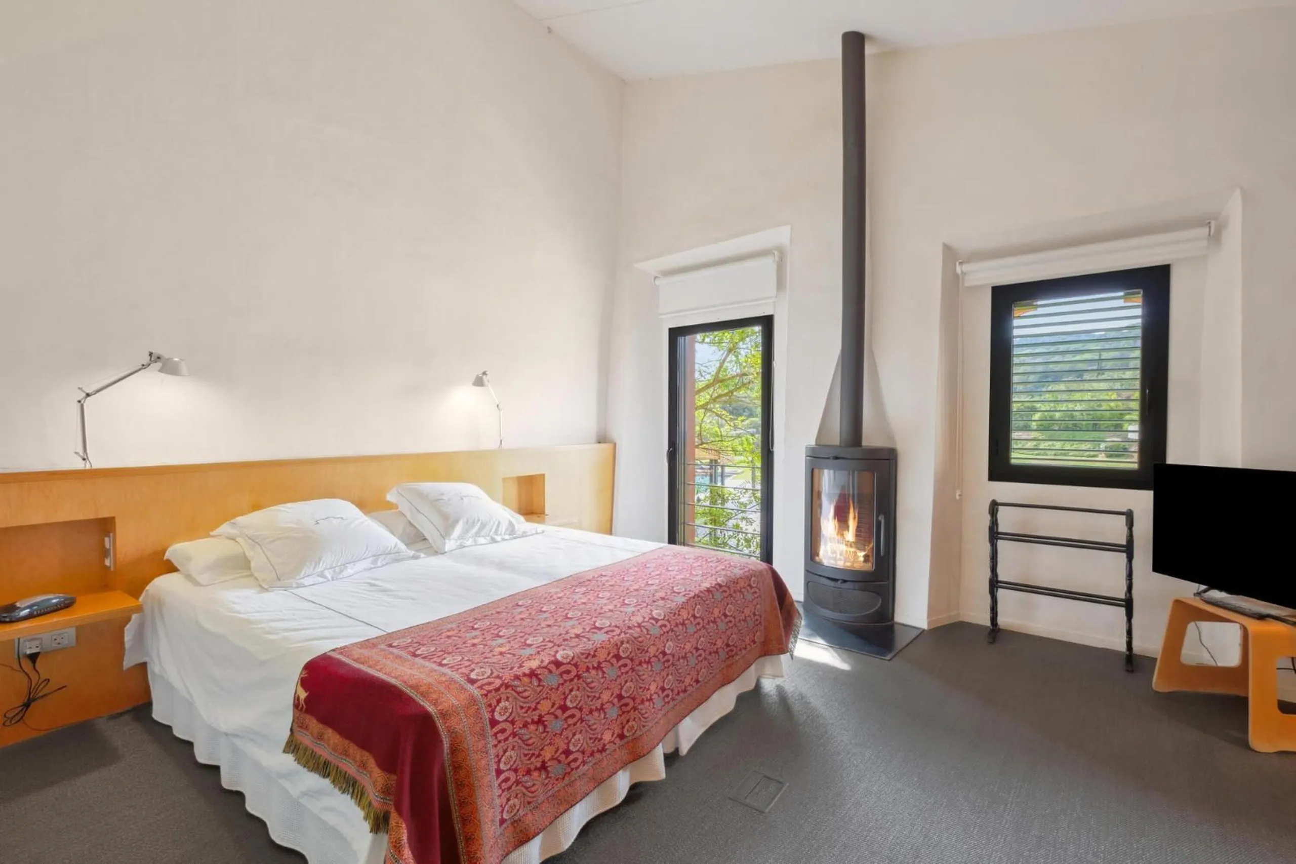 Cozy rustic-modern masia in the heart of Les Gavarres, Forallac