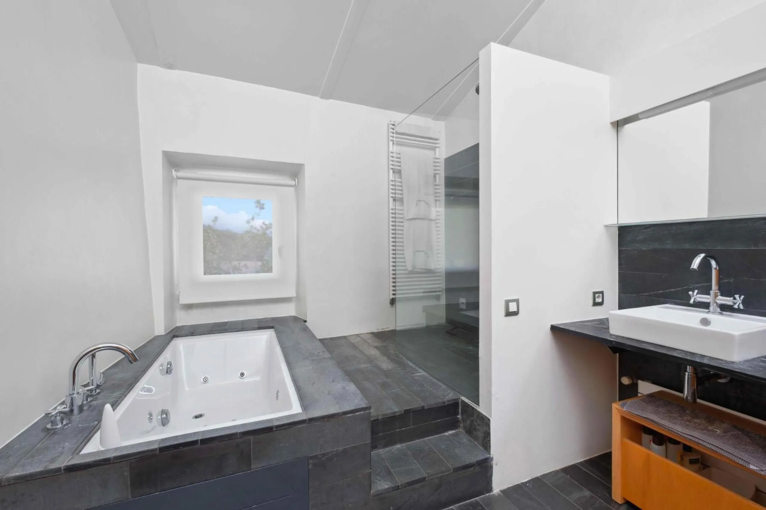 Cozy rustic-modern masia in the heart of Les Gavarres, Forallac