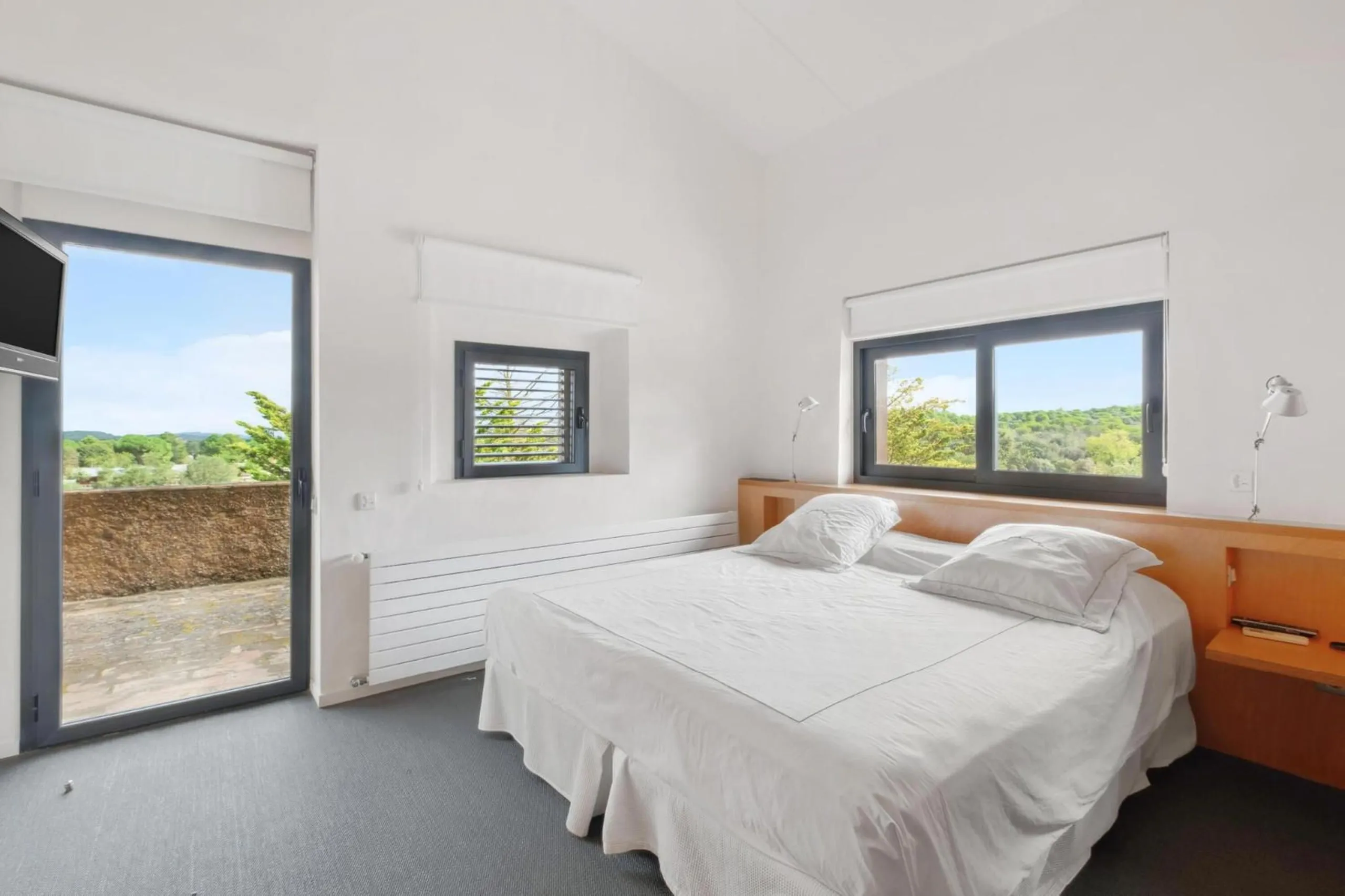 Cozy rustic-modern masia in the heart of Les Gavarres, Forallac