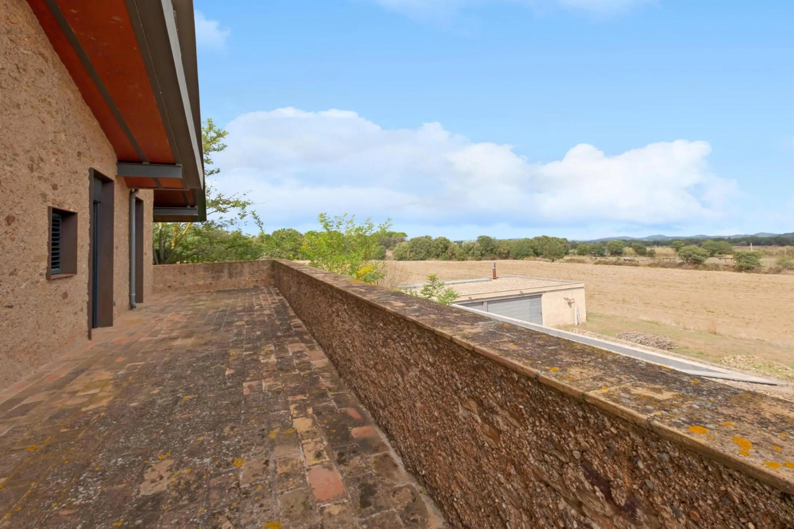 Cozy rustic-modern masia in the heart of Les Gavarres, Forallac