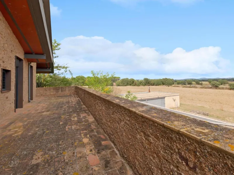 Cozy rustic-modern masia in the heart of Les Gavarres, Forallac