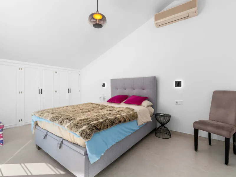 Stunning Fully Refurbished 4-Bedroom, 3-Bathroom Villa in Bel Air Cancelada