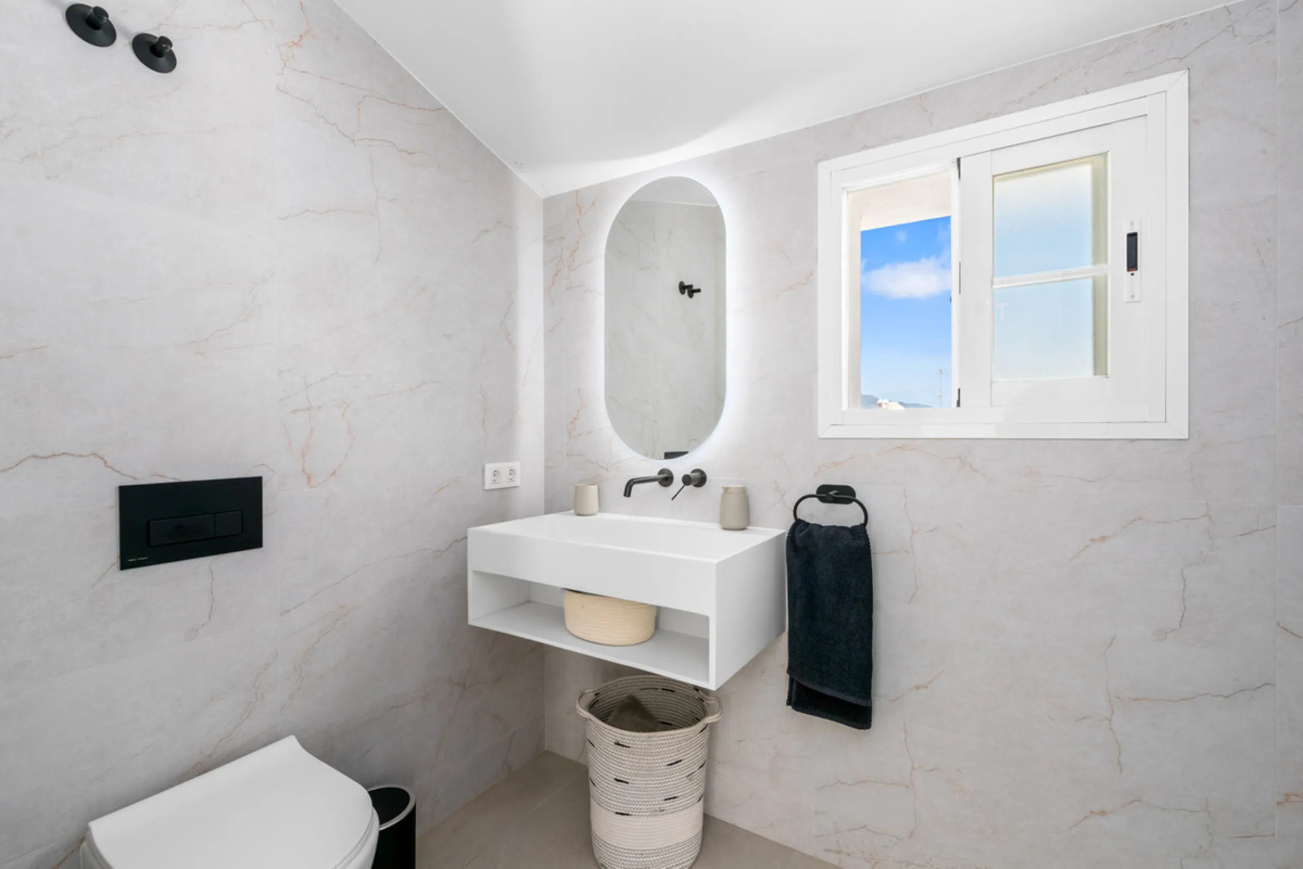 Stunning Fully Refurbished 4-Bedroom, 3-Bathroom Villa in Bel Air Cancelada