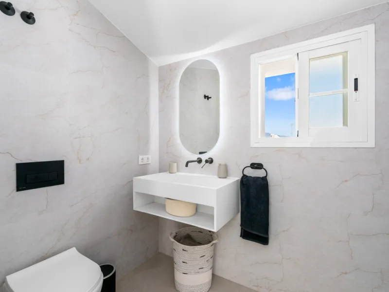 Stunning Fully Refurbished 4-Bedroom, 3-Bathroom Villa in Bel Air Cancelada