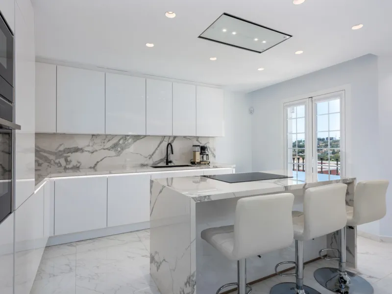 EXCLUSIVE – Luxury 3-Bedroom Townhouse with Sea, Golf and Mountain Views