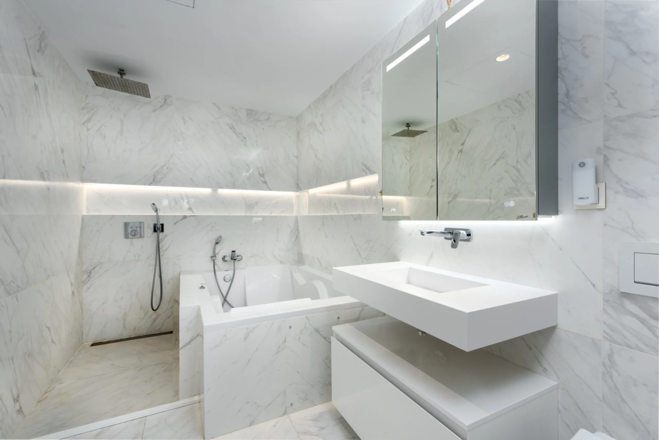 EXCLUSIVE – Luxury 3-Bedroom Townhouse with Sea, Golf and Mountain Views
