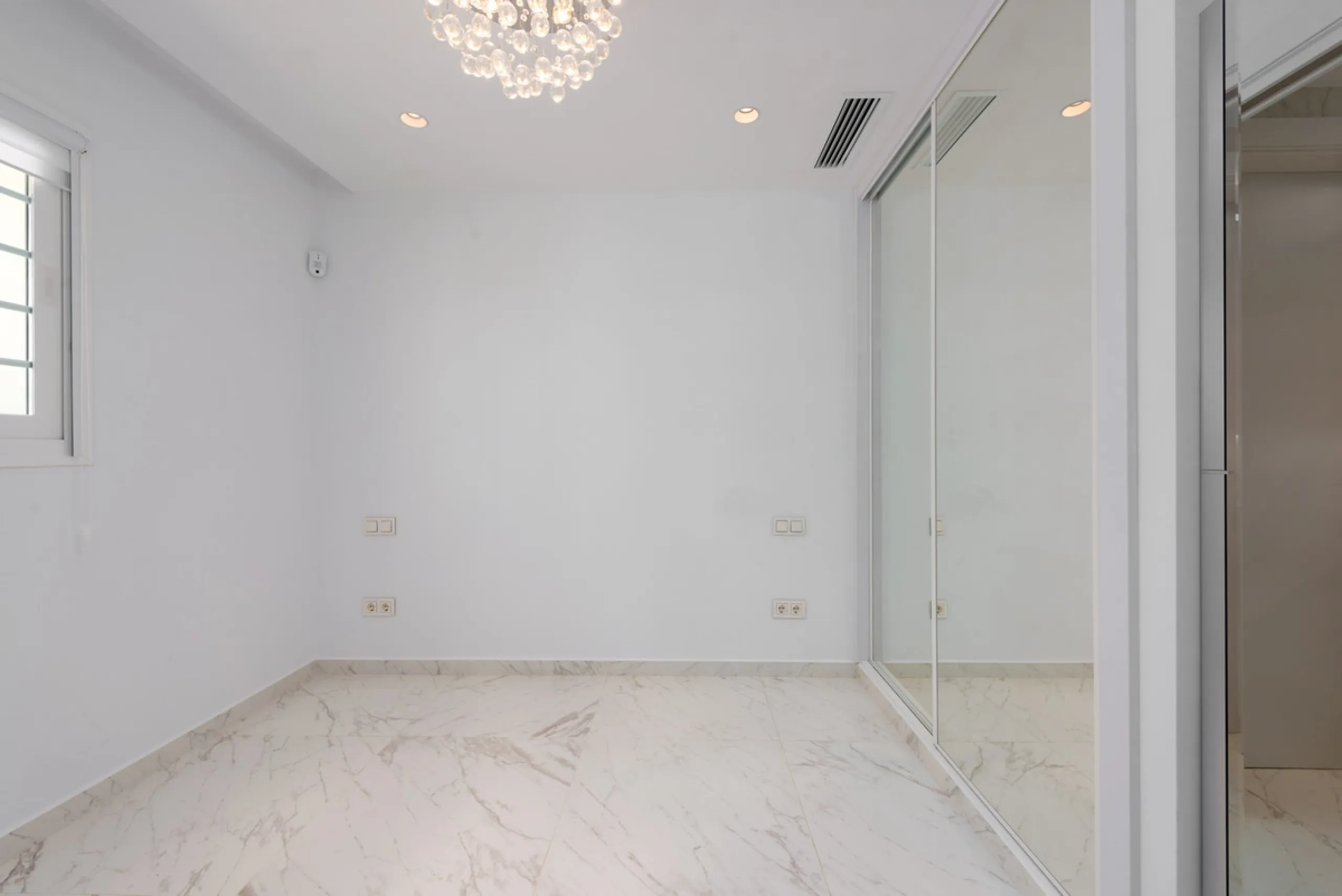 EXCLUSIVE – Luxury 3-Bedroom Townhouse with Sea, Golf and Mountain Views