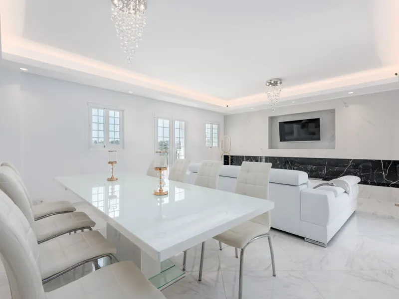 EXCLUSIVE – Luxury 3-Bedroom Townhouse with Sea, Golf and Mountain Views
