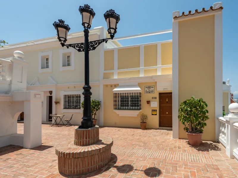 EXCLUSIVE – Luxury 3-Bedroom Townhouse with Sea, Golf and Mountain Views