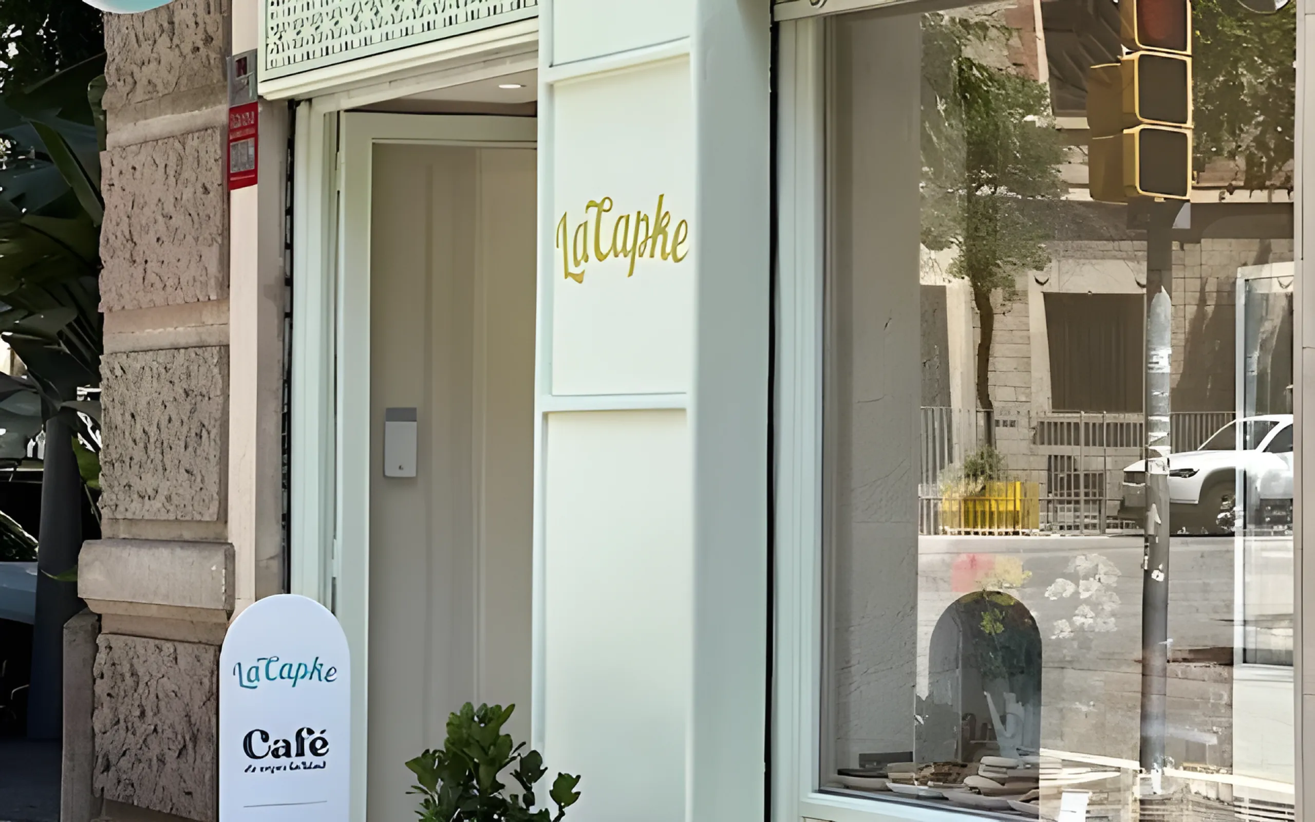 Commercial Property with Tenant for Sale in Poblenou, Barcelona